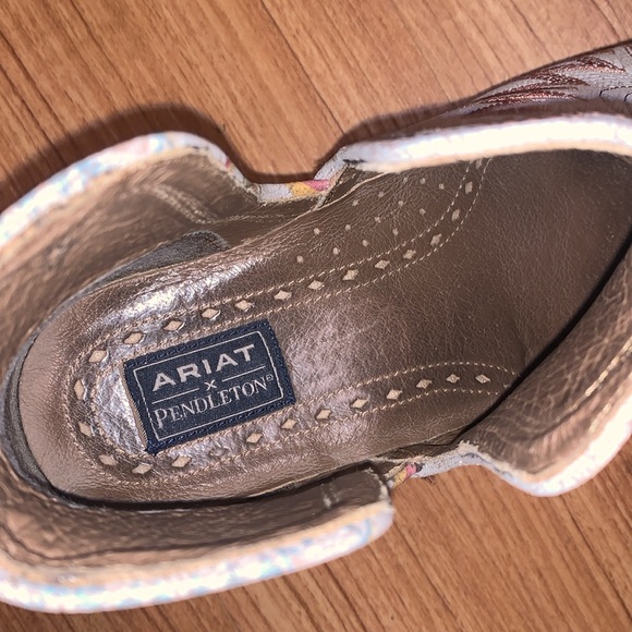 Ariat Pendleton Distressed White and Brown Ankle Boots 10 - Picture 5 of 7